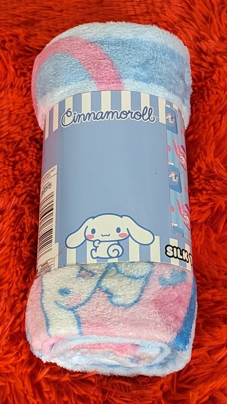 NWT Sanrio Cinnamoroll Berry Tea Party Soft Silk Touch Throw Blanket 40 x 50 in.